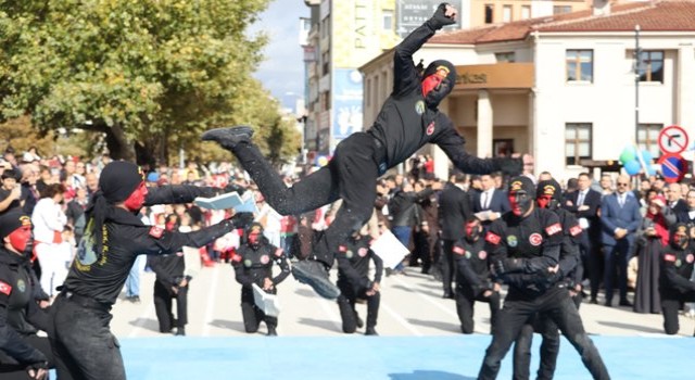 Kastamonu’da Jandarma Komandolar Büyük Alkış Aldı