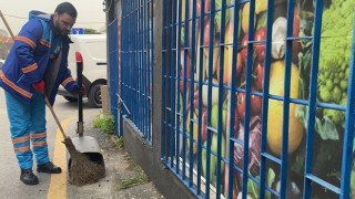 Sanatçı Alişan Üsküdar Sokaklarında Çöp Topladı