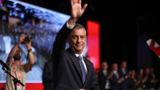Özgür Özel Yeniden Başkan Seçildi