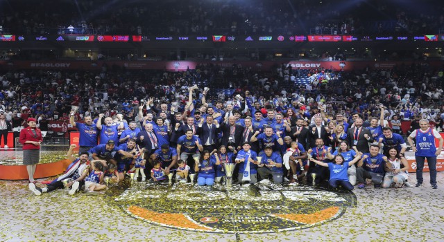 Anadolu Efes Euroleague’de 2021-22 Sezonu Şampiyon Oldu