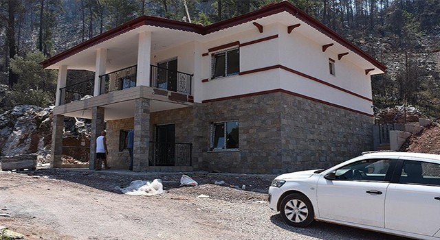 Marmaris'te Geçen Seneki Yangında Zarar Görenler Yeni Evlerine Kavuşuyor