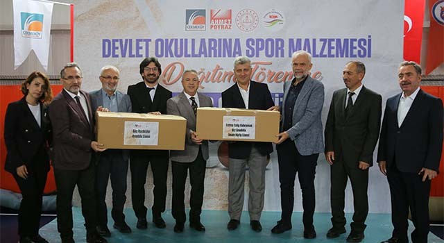 Çekmeköy’de Okullara Spor Malzemesi Desteği