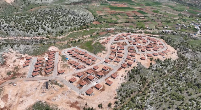 Devlet Bir Köyü Yeniden Ayağa Kaldırıyor