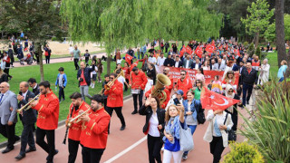 Çekmeköy'de Gençlik Yürüyüşünde Coşku Hakimdi