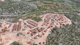 Devlet Bir Köyü Yeniden Ayağa Kaldırıyor